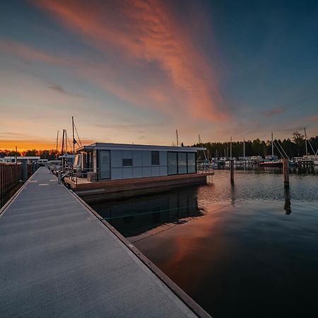 Schwimmendes Ferienhaus "Trinity" Ihr Seahome Auf Der Ostsee بيناموندا المظهر الخارجي الصورة