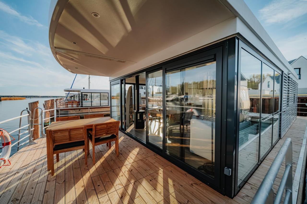 Schwimmendes Ferienhaus "Trinity" Ihr Seahome Auf Der Ostsee بيناموندا المظهر الخارجي الصورة