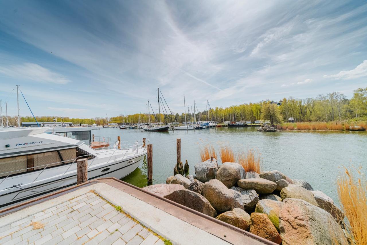 Schwimmendes Ferienhaus "Trinity" Ihr Seahome Auf Der Ostsee بيناموندا المظهر الخارجي الصورة