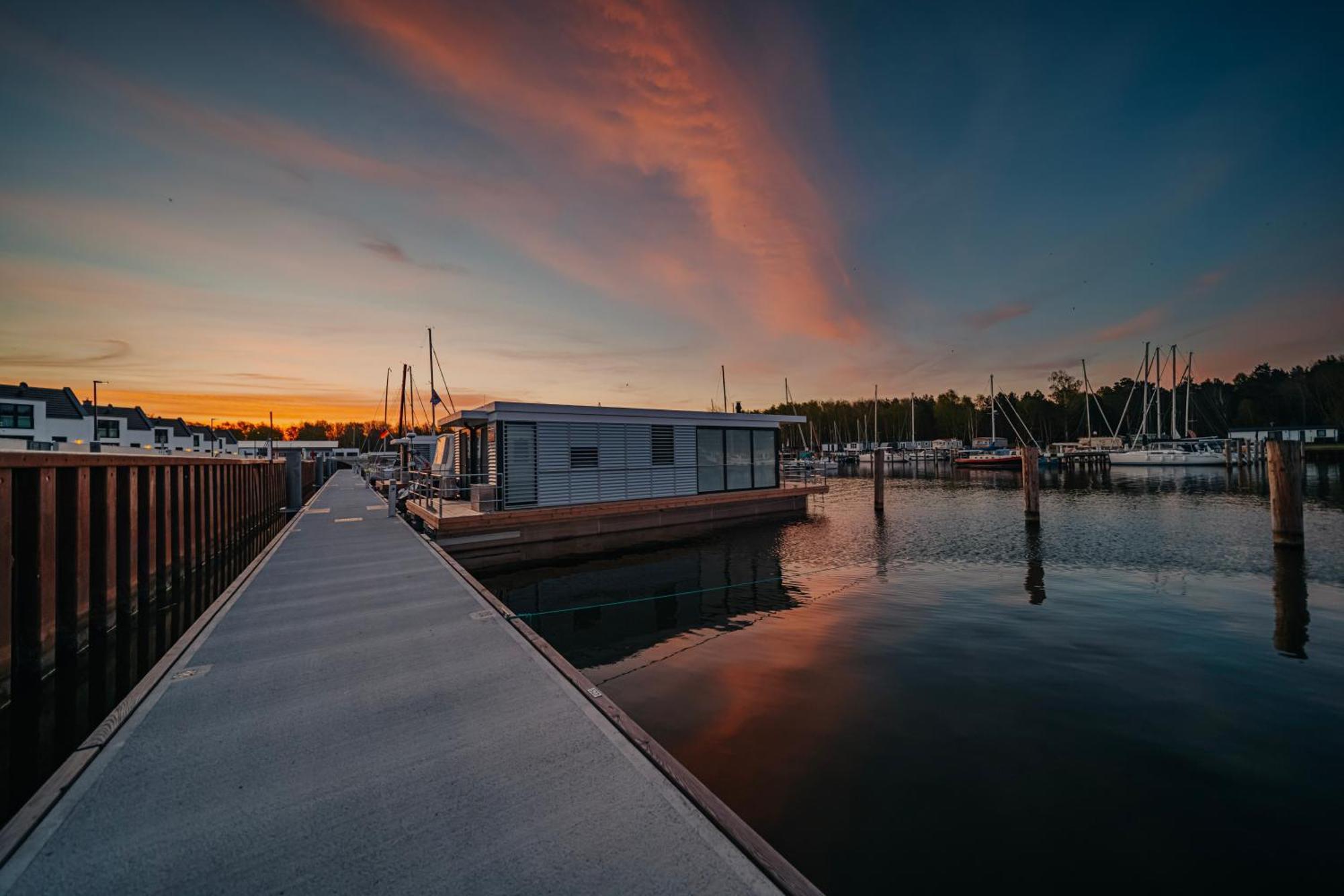 Schwimmendes Ferienhaus "Trinity" Ihr Seahome Auf Der Ostsee بيناموندا المظهر الخارجي الصورة